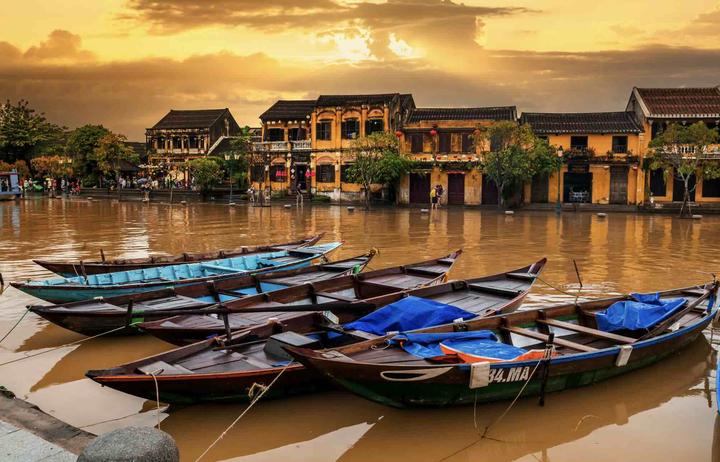 1. Áo hai dây bản mảnh: Áo hai dây bản mảnh tuy nhiên là một trong những mẫu áo khó